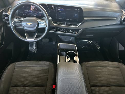 Used 2025 Chevrolet Equinox LT AWD/4WD image 9