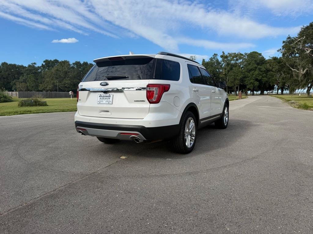 Used 2016 Ford Explorer XLT w/ Equipment Group 202A FWD image 5