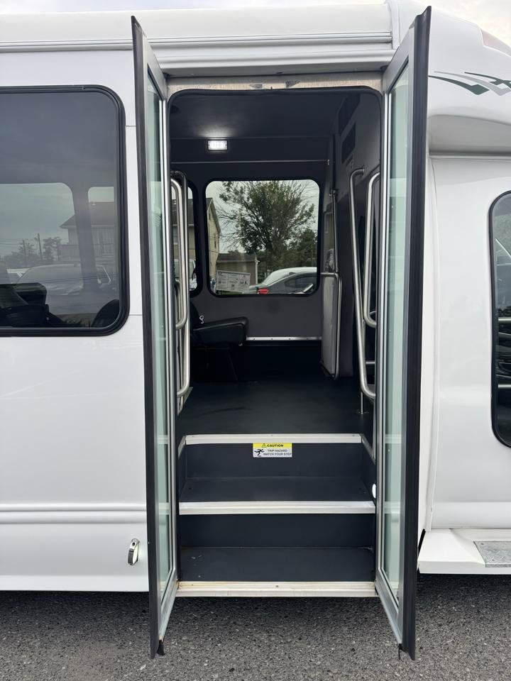 Used 2020 Chevrolet Express 3500 w/ Shuttle Bus Package RWD image 14