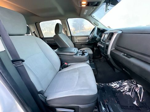 Used 2021 RAM 1500 Classic SLT image 26