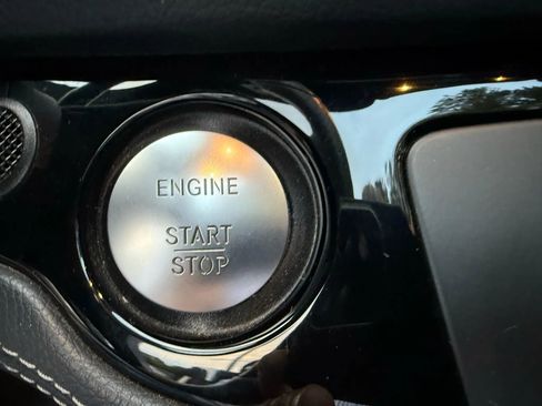 Used 2015 Mercedes-Benz SL 550 image 38