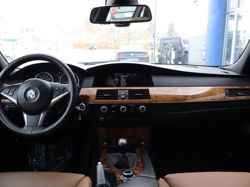 Used 2010 BMW 535i xDrive Wagon AWD/4WD image 12