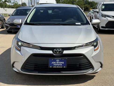 Used 2025 Toyota Corolla LE FWD image 3
