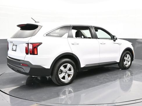 Used 2023 Kia Sorento LX image 6