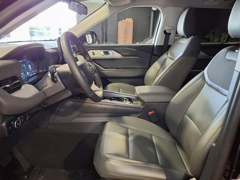 Used 2026 Ford Explorer Active w/ Active Comfort Package RWD image 18
