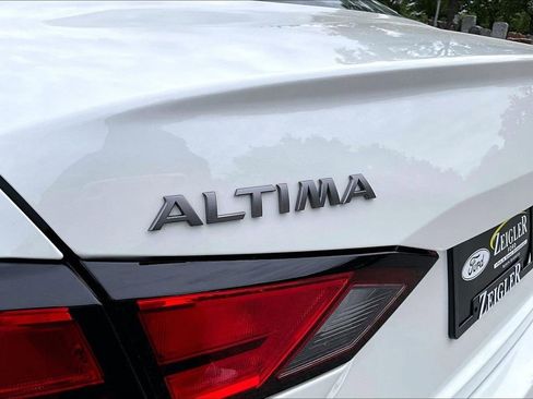 Used 2025 Nissan Altima 2.5 SV FWD image 8