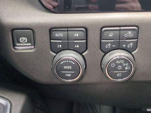 Used 2024 Chevrolet Silverado 1500 LT Trail Boss w/ LT Trail Boss Premium Package image 29