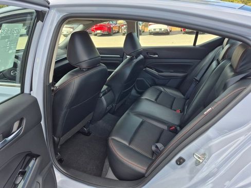 Used 2023 Nissan Altima 2.5 SR image 12