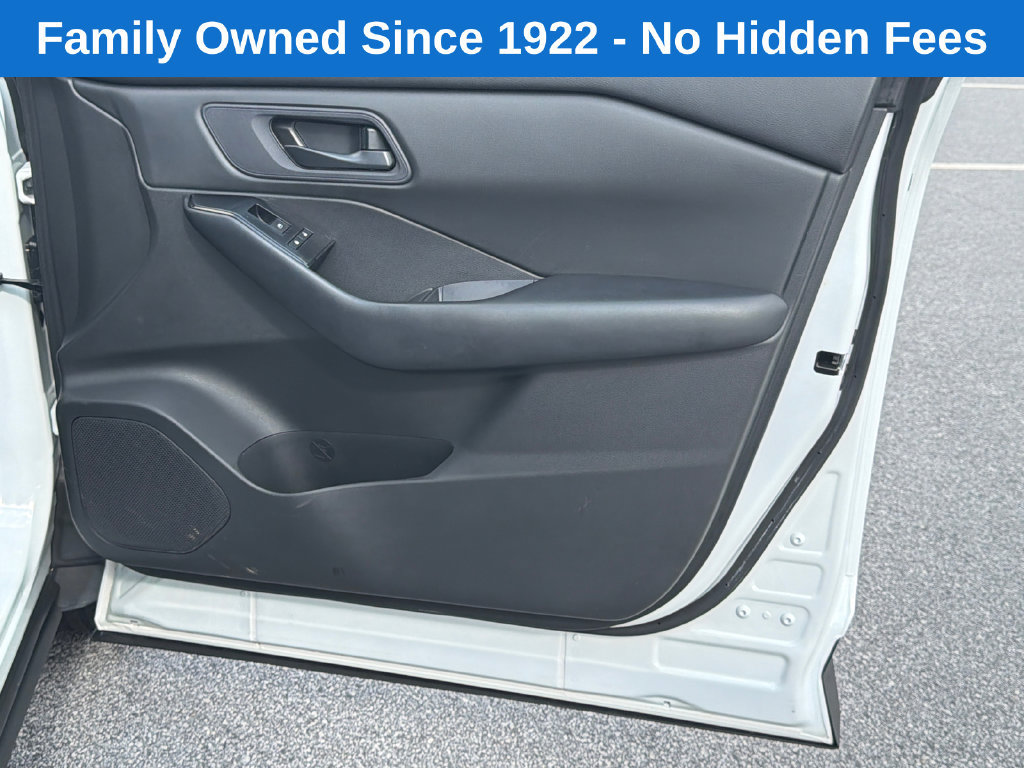 Used 2024 Nissan Rogue S AWD/4WD image 14