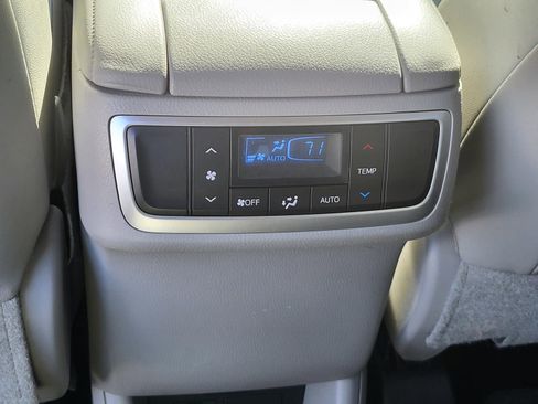 Used 2017 Toyota Highlander XLE image 22