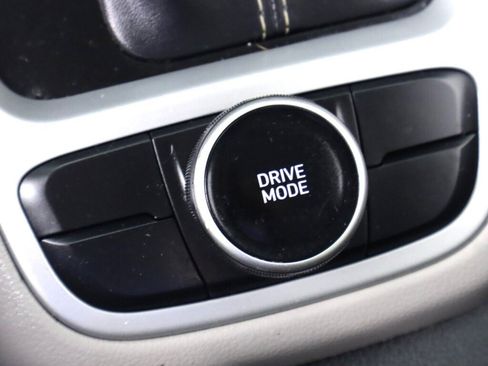 Used 2021 Hyundai Venue SEL FWD image 25
