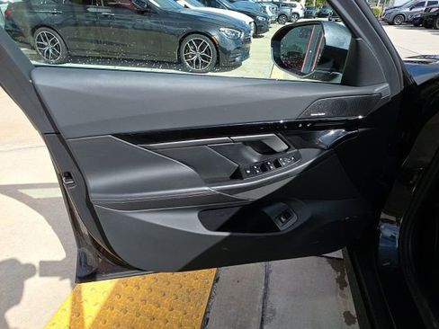 Used 2025 BMW 530i image 11