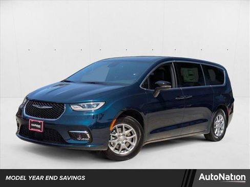 New 2025 Chrysler Pacifica Select image 1