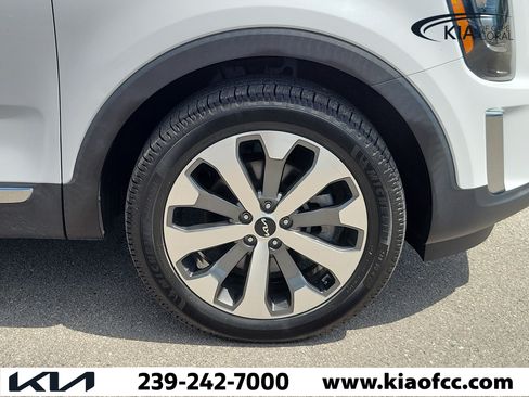 Certified 2022 Kia Telluride EX w/ EX Premium Package FWD image 7