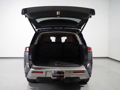 Used 2023 Nissan Pathfinder Platinum FWD image 49