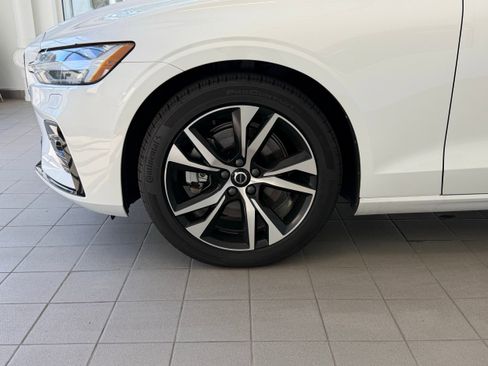 Certified 2025 Volvo S60 B5 Core AWD/4WD image 10