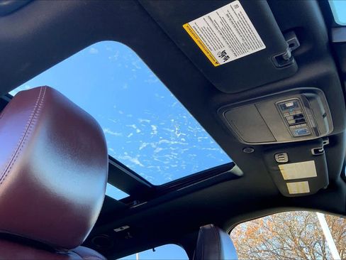 Used 2020 Ford Explorer Platinum w/ Premium Technology Package image 26