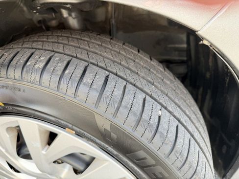 Used 2018 Toyota Corolla LE image 17