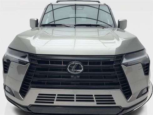 Used 2025 Lexus GX 550 image 4