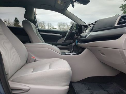 Used 2019 Toyota Highlander LE image 27