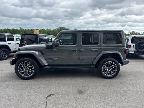 Used 2022 Jeep Wrangler Unlimited Sahara AWD/4WD image 7
