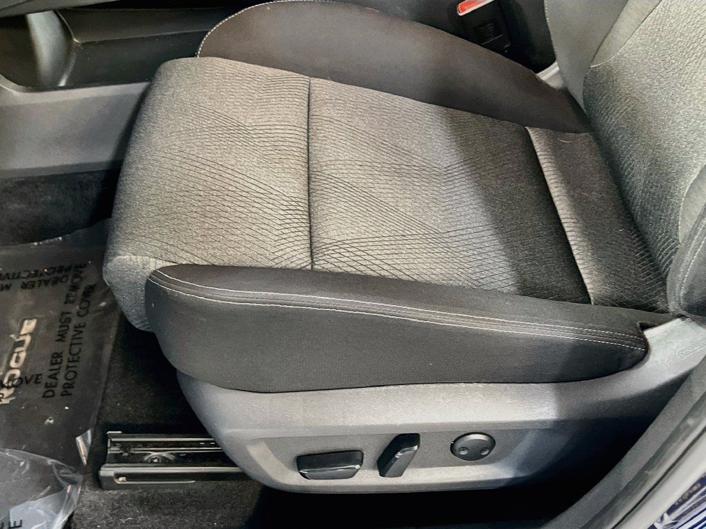 Used 2025 Nissan Rogue SV FWD image 18