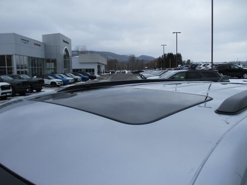 Certified 2023 Jeep Grand Cherokee Altitude image 11