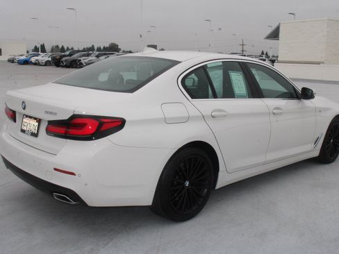 Used 2023 BMW 530i w/ Convenience Package RWD image 3