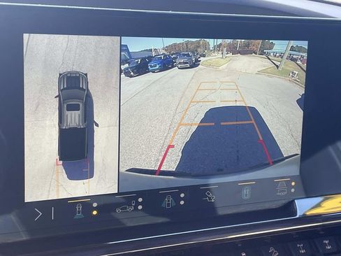 Used 2023 Chevrolet Silverado 1500 ZR2 image 19