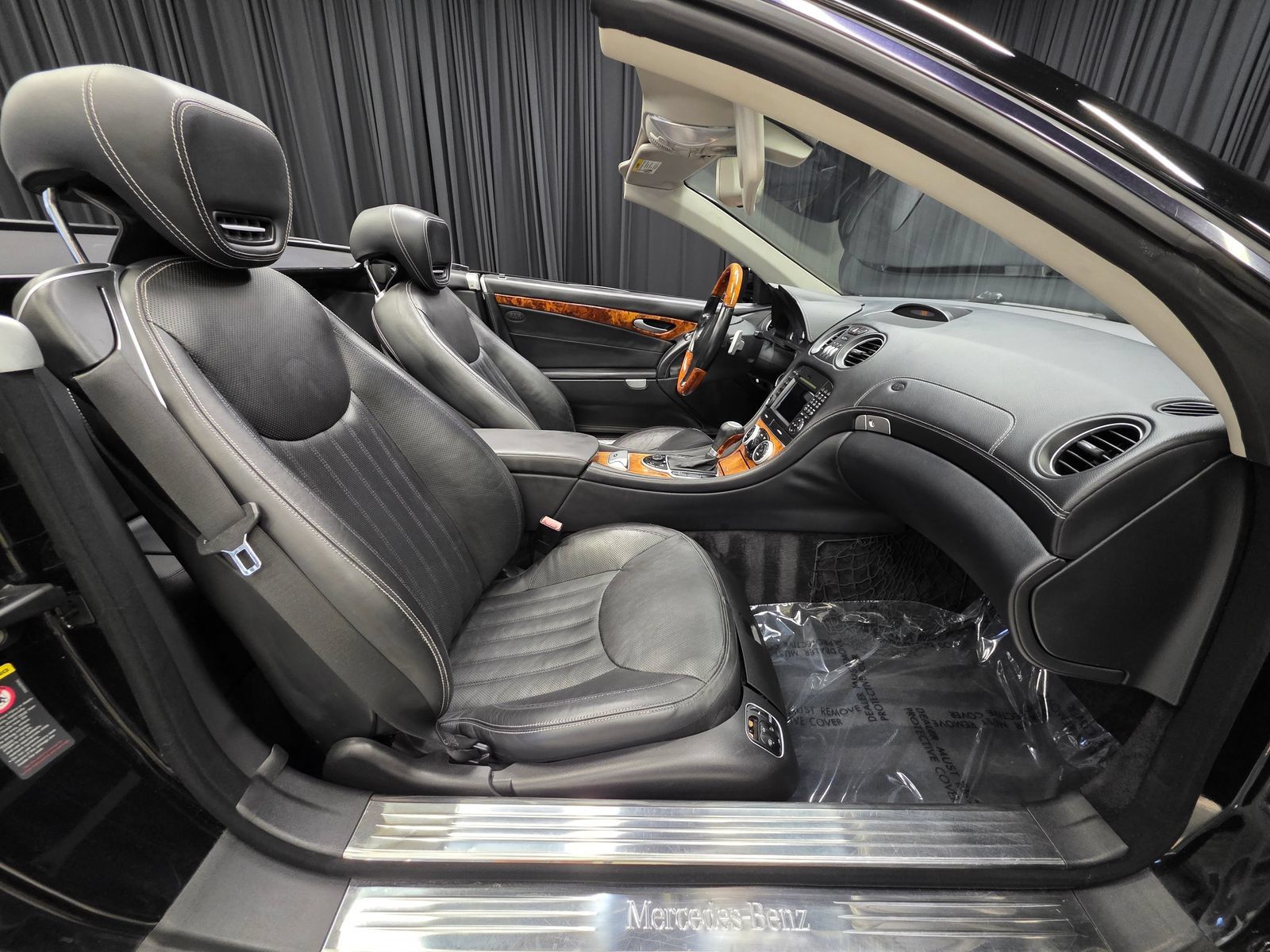 Used 2011 Mercedes-Benz SL 550 image 32