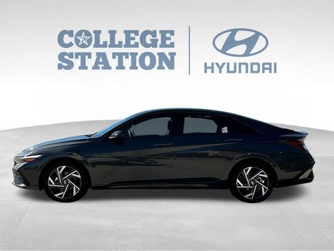Used 2025 Hyundai Elantra Sport w/ Cargo Package FWD image 4