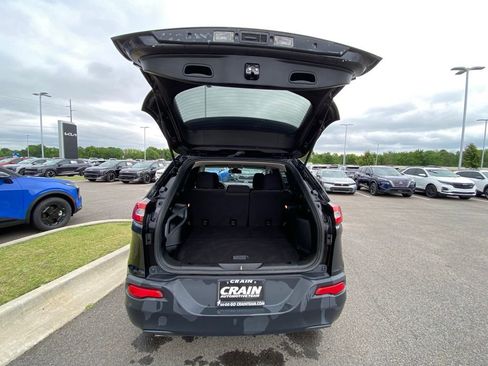Used 2018 Jeep Cherokee Latitude FWD image 9
