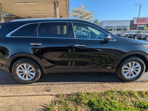 Used 2018 Kia Sorento LX image 8
