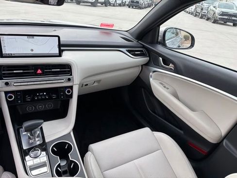 Used 2025 Genesis G70 2.5T image 10