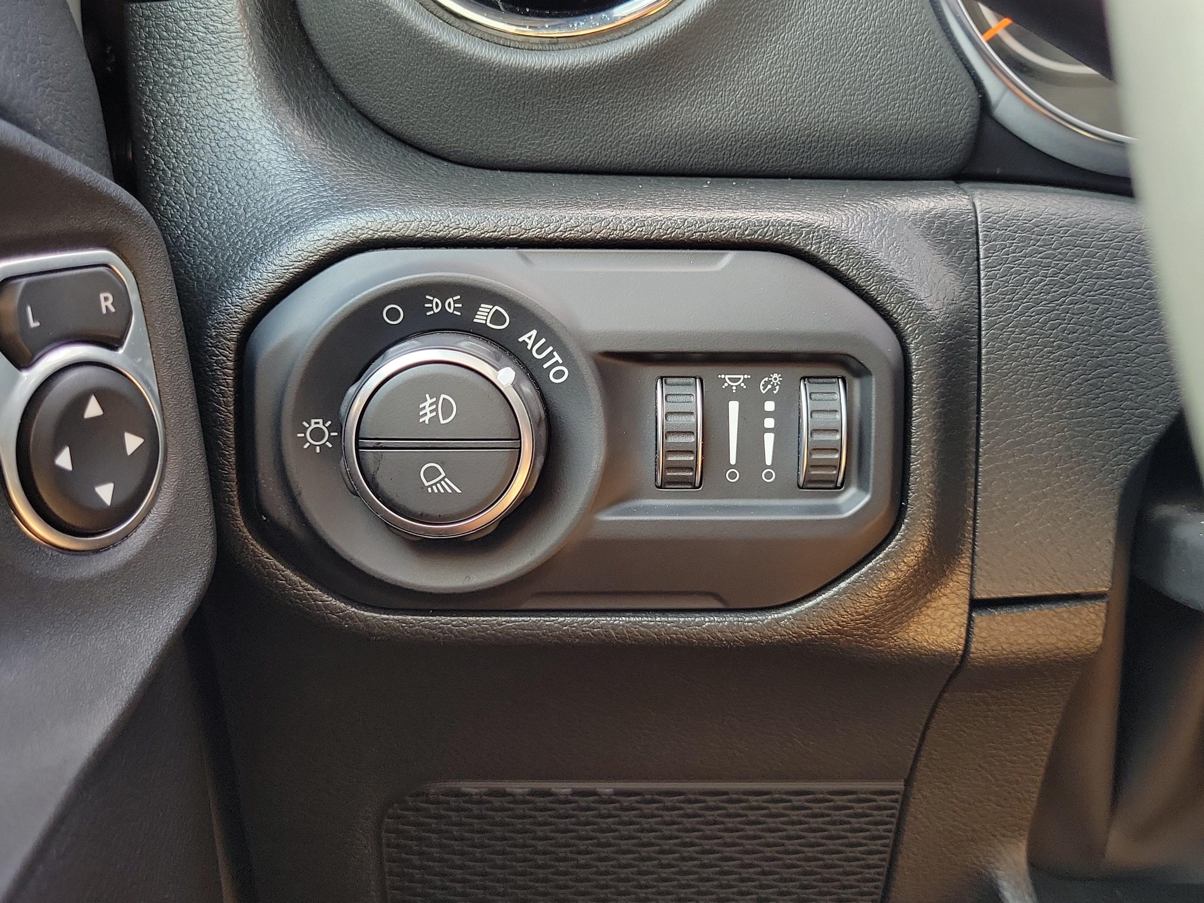 Used 2022 Jeep Gladiator Overland AWD/4WD image 28