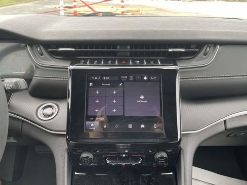 Used 2025 Jeep Grand Cherokee L Altitude image 21