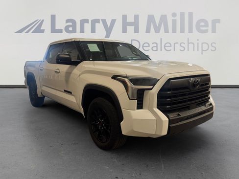 Used 2023 Toyota Tundra SR5 w/ SR5 Premium Package RWD image 7