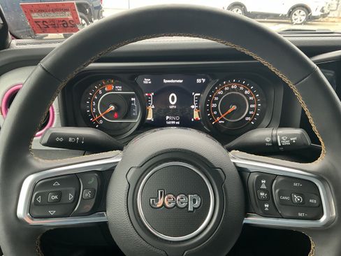 Used 2024 Jeep Wrangler Unlimited Sahara AWD/4WD image 7