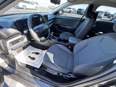 Used 2025 Kia K4 LXS image 6