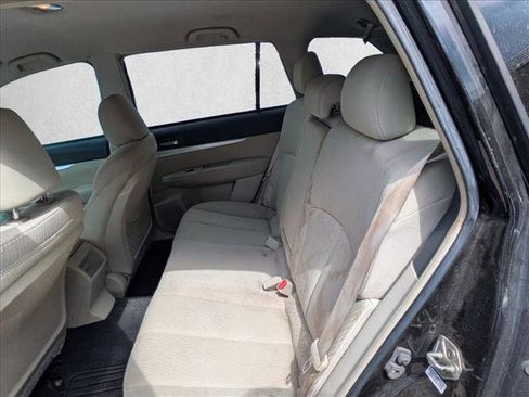 Used 2010 Subaru Outback 2.5i Premium AWD/4WD image 9