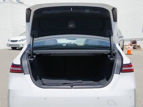 Used 2026 BMW i5 eDrive40 w/ Premium Package RWD image 21