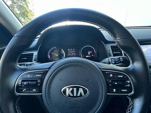 Used 2019 Kia Niro EX w/ Cold Weather Package 2.0 FWD image 28