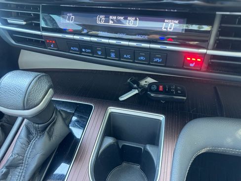 Used 2021 Toyota Sienna XLE image 30