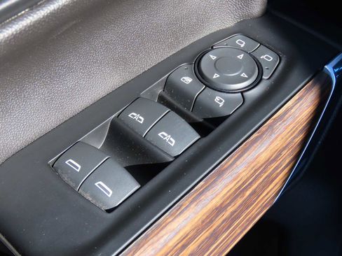 Used 2019 Chevrolet Silverado 1500 High Country image 18