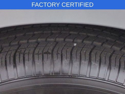 Certified 2024 Chrysler Pacifica Touring-L image 11