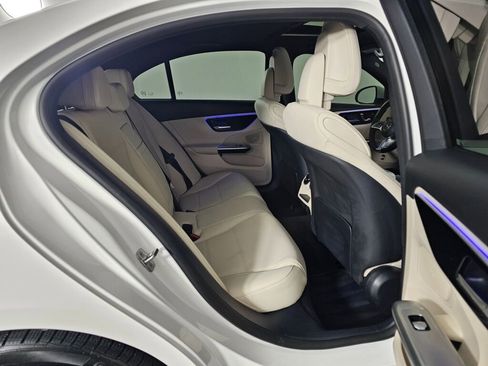 Used 2025 Mercedes-Benz C 300 4MATIC Sedan image 36