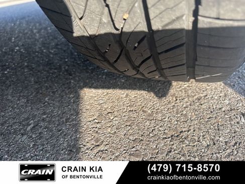 Used 2019 Jeep Cherokee Latitude Plus w/ Comfort/Convenience Group image 38