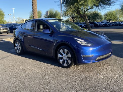 Used 2021 Tesla Model Y Long Range image 6