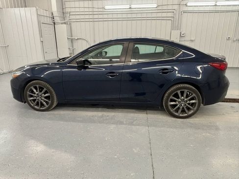 Used 2018 MAZDA MAZDA3 Touring image 8