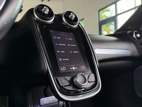 Used 2021 McLaren GT RWD image 32